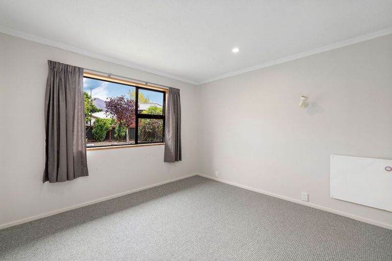 Photo of property in 16 Kuri Place, Wanaka, 9305