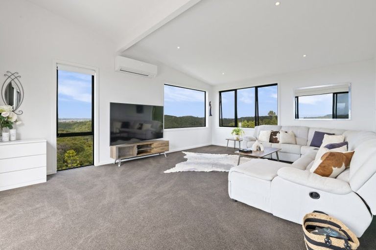 Photo of property in 246 Hillcrest Road, Wainui, 0931