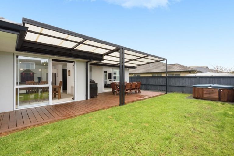 Photo of property in 14 Horokaka Place, Papamoa Beach, Papamoa, 3118