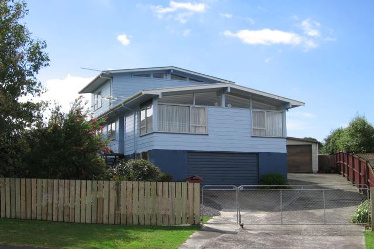 Photo of property in 51 Rosewarne Crescent, Glendene, Auckland, 0602