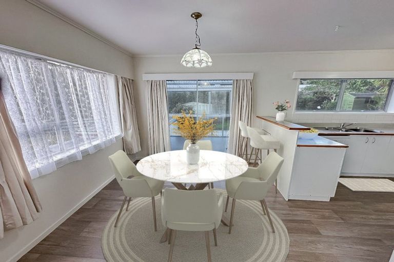 Photo of property in 4 Takapu Street, Henderson, Auckland, 0612