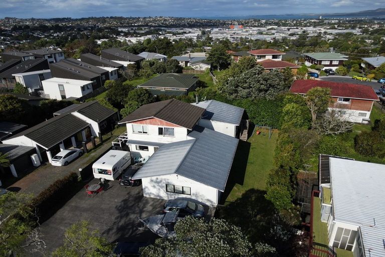 Photo of property in 473 Glenfield Road, Glenfield, Auckland, 0629