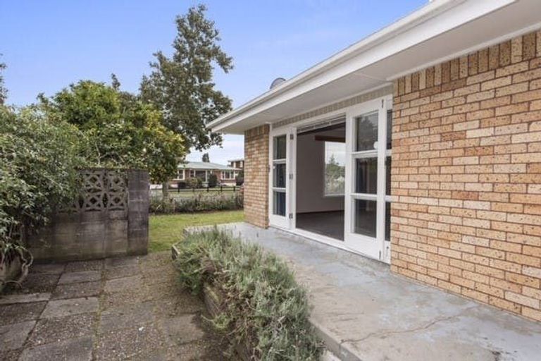 Photo of property in 2 Patricia Avenue, Hamilton East, Hamilton, 3216