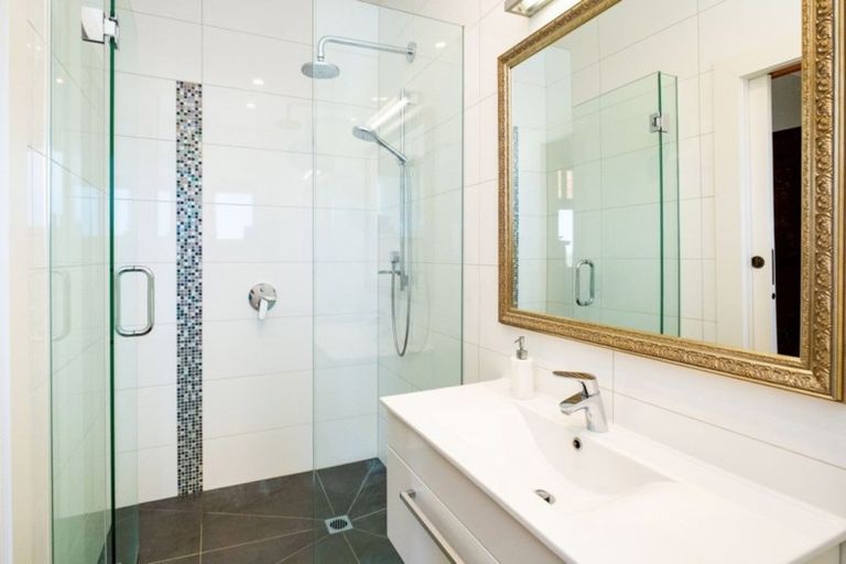 Photo of property in 8 Cobden Road, Bluff Hill, Napier, 4110