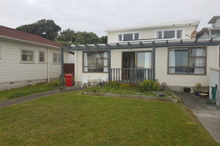 Photo of property in 15 Sunset Parade, Plimmerton, Porirua, 5026