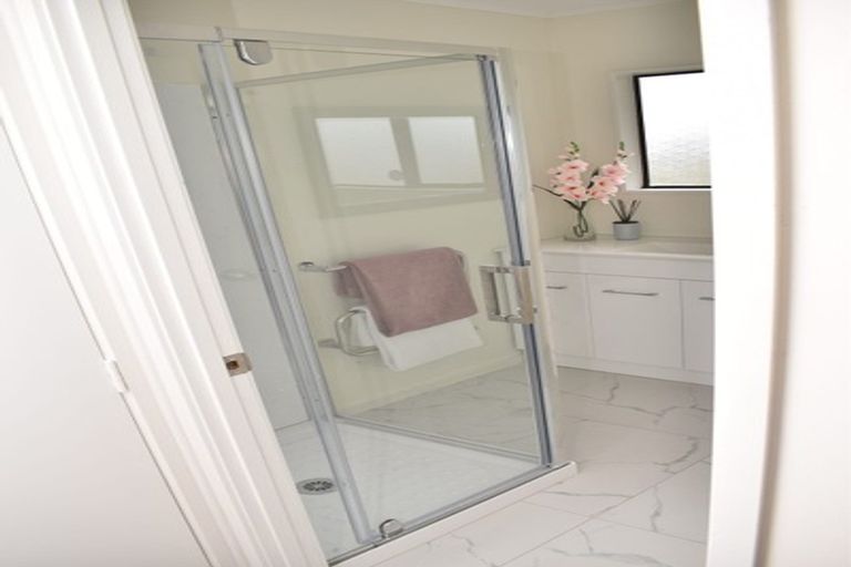 Photo of property in 1/35 Secretariat Place, Randwick Park, Auckland, 2105