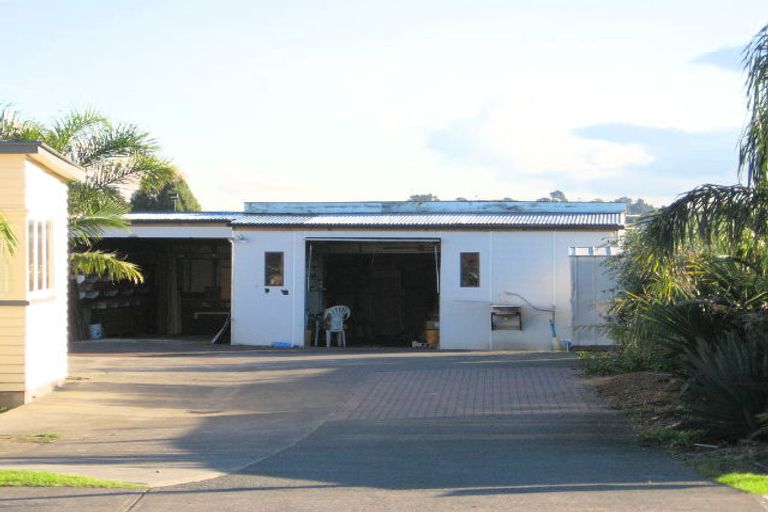 Photo of property in 176 Centreway Road, Orewa, 0931