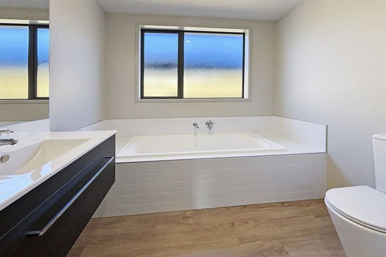 Photo of property in 28 Crossley Avenue, Woodend, 7610