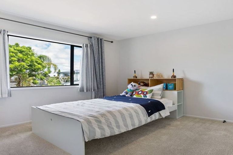 Photo of property in 8/2 Armoy Drive, East Tamaki, Auckland, 2016