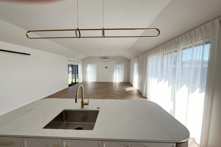 Photo of property in 25 Kenehi Road, Karaka, 2124