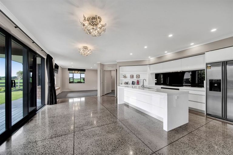 Photo of property in 15 Wentworth Lane, Waiwhakaiho, New Plymouth, 4312