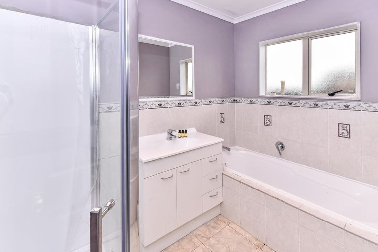 Photo of property in 96c Palmers Road, Clendon Park, Auckland, 2103