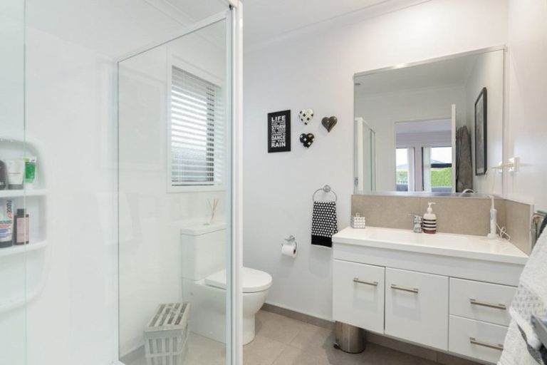 Photo of property in 1 Blanche Road, Papamoa Beach, Papamoa, 3118