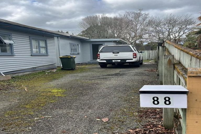 Photo of property in 88 Queenwood Road, Levin, 5510