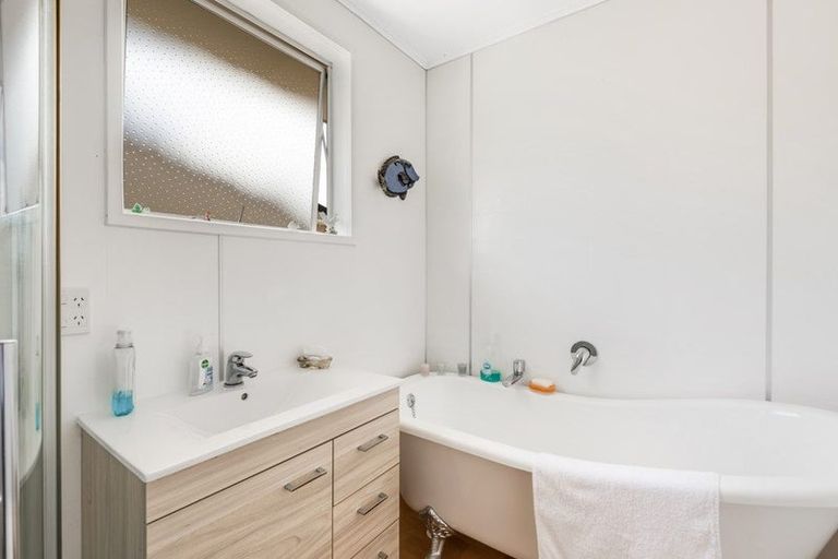 Photo of property in 47 Crosland Road, South Head, Helensville, 0874