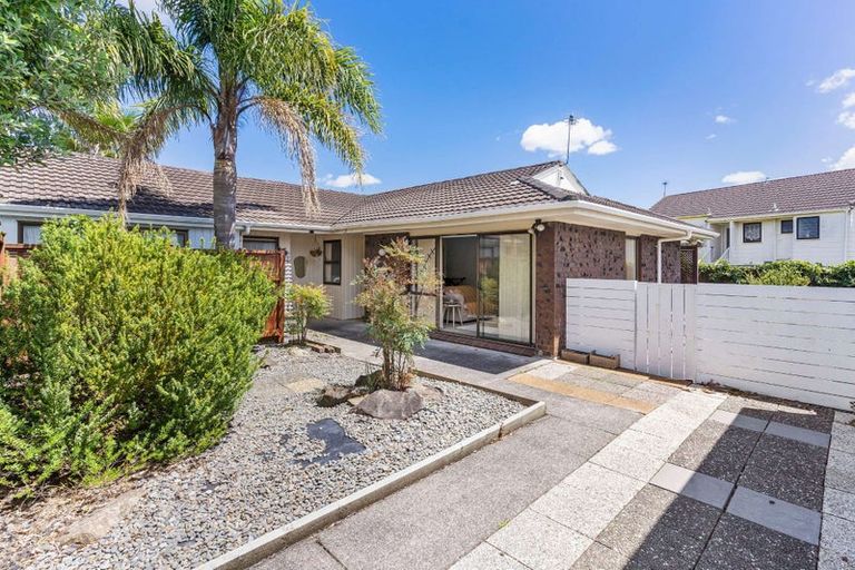 Photo of property in 2/27 Aberfeldy Avenue, Highland Park, Auckland, 2010