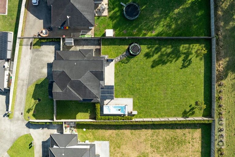 Photo of property in 11 Kahika Grove, Huapai, Kumeu, 0810