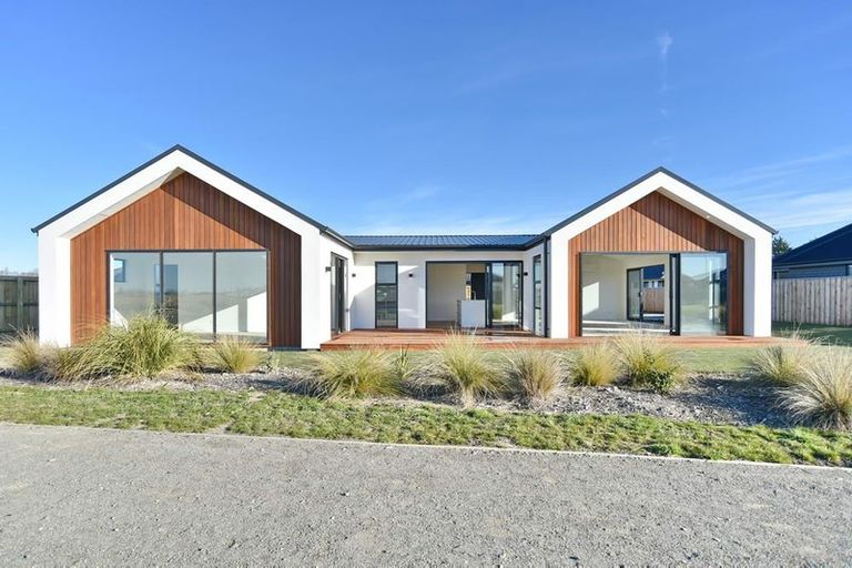 Photo of property in 17 Angus Place, Rangiora, 7400