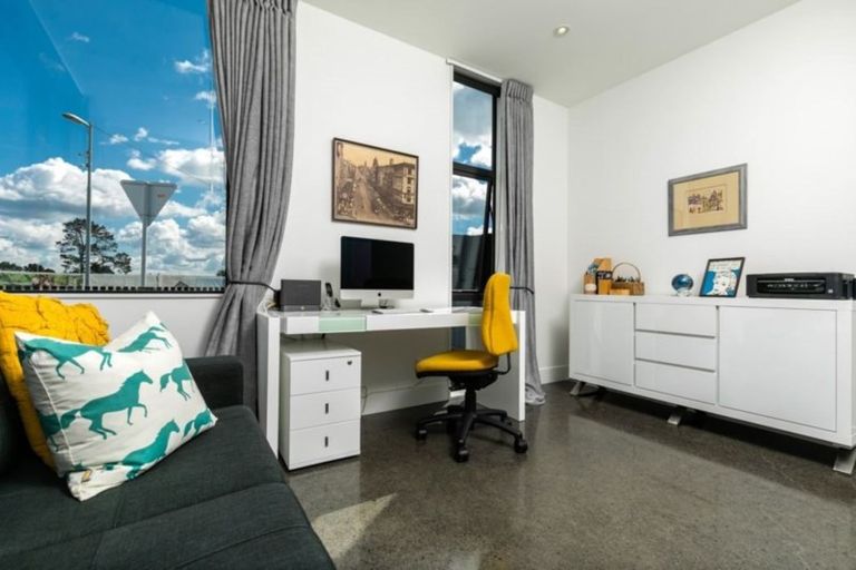 Photo of property in 15 Cochrane Road, Hobsonville, Auckland, 0616