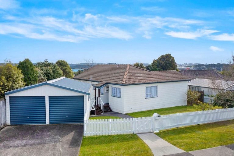 Photo of property in 24 Santiago Crescent, Unsworth Heights, Auckland, 0632
