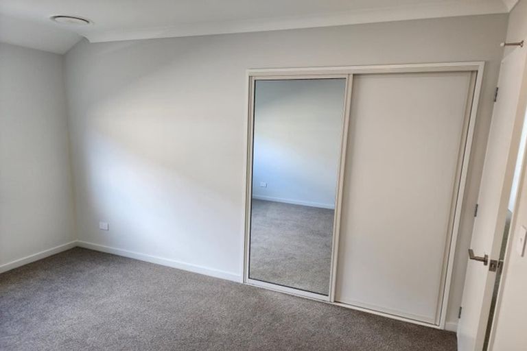 Photo of property in 5 Old Stone Lane, Cracroft, Christchurch, 8022