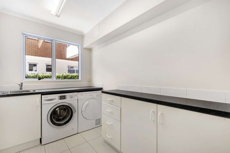 Photo of property in 39 Waikawa Road, Picton, 7220