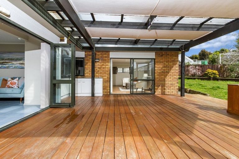 Photo of property in 5 Tornado Place, West Harbour, Auckland, 0618