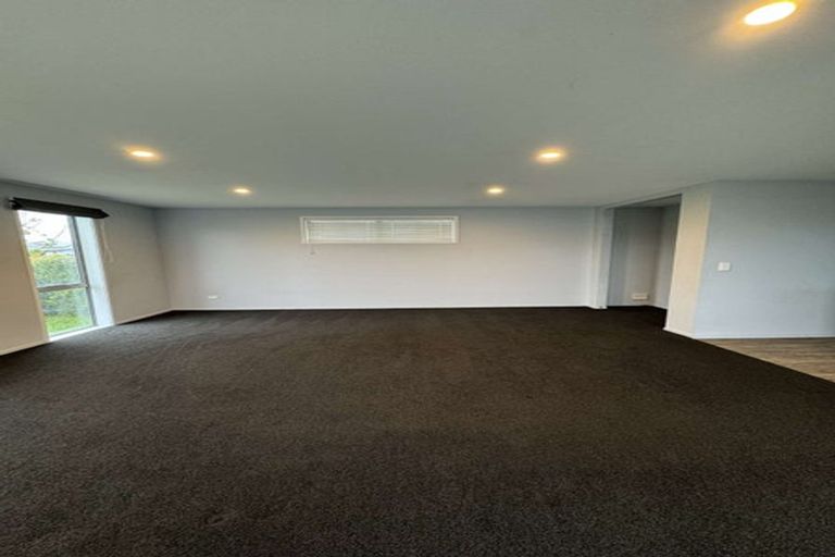 Photo of property in 17 Royal Park Drive, Parklands, Christchurch, 8083