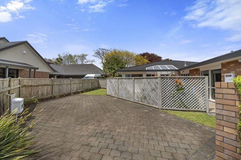 Photo of property in 17d Kinross Drive, Merrilands, New Plymouth, 4312