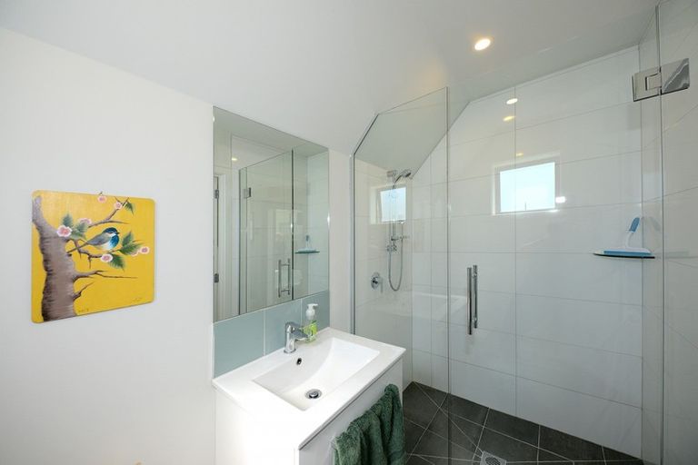 Photo of property in 185 Mount Pleasant Road, Mount Pleasant, Christchurch, 8081