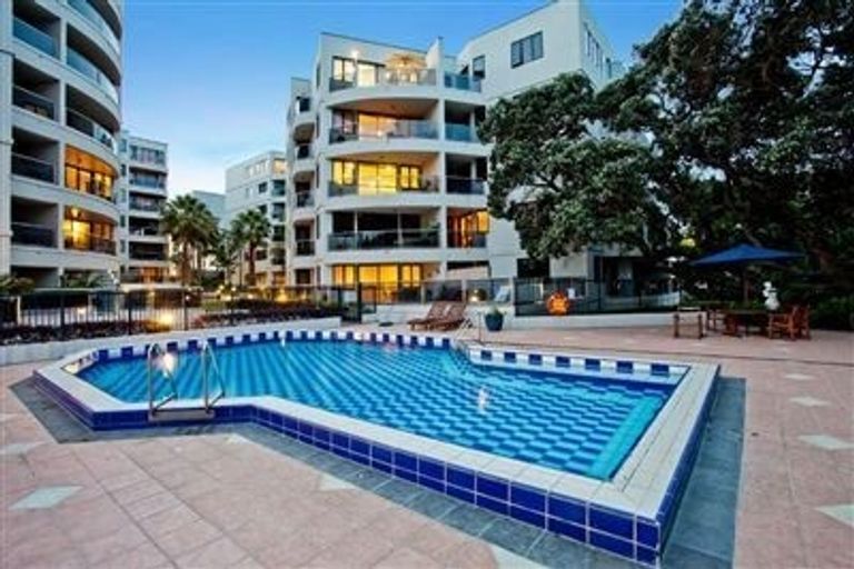 Photo of property in 2b/5 The Promenade, Takapuna, Auckland, 0622