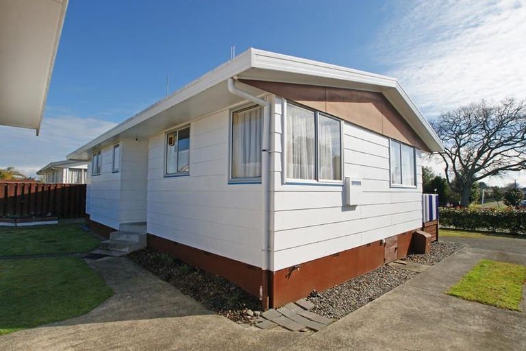 Photo of property in 9 Oak Avenue, Nawton, Hamilton, 3200