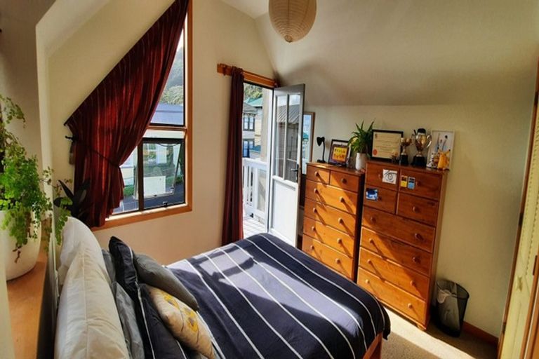 Photo of property in 2/5 Scarborough Terrace, Mount Victoria, Wellington, 6011