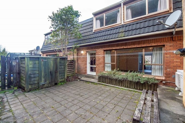 Photo of property in 93 Churton Drive, Churton Park, Wellington, 6037