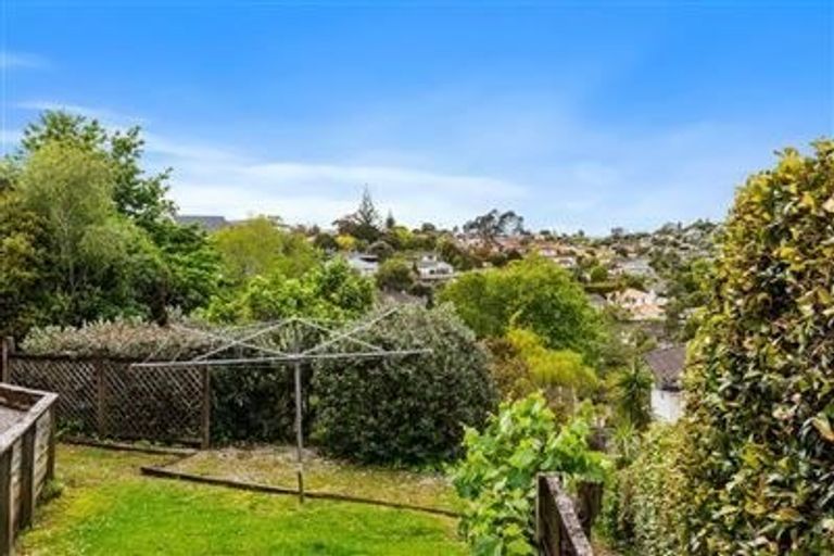 Photo of property in 81 Juniper Road, Sunnynook, Auckland, 0620