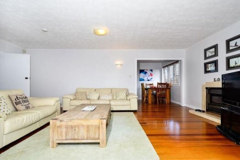 Photo of property in 420 Old Te Atatu Road, Te Atatu Peninsula, Auckland, 0610