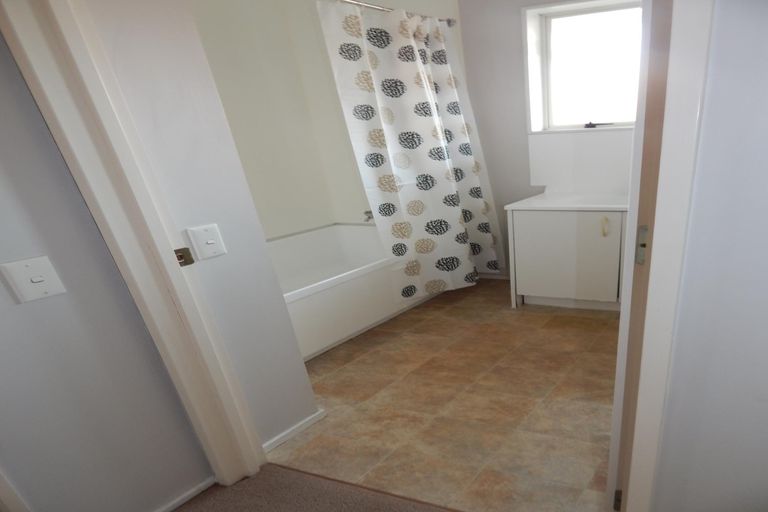 Photo of property in 1/2 Lowburn Place, Clover Park, Auckland, 2019