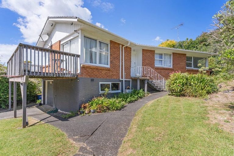 Photo of property in 17 Sovereign Place, Glenfield, Auckland, 0629