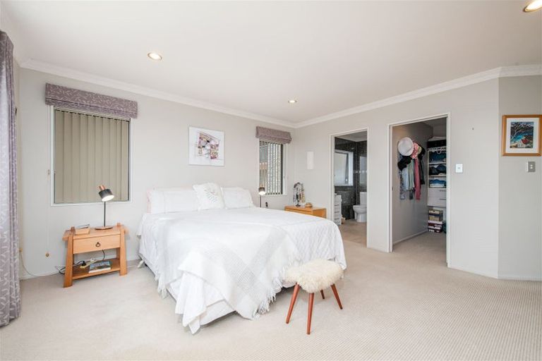 Photo of property in 34 Sapperton Drive, Henderson, Auckland, 0612