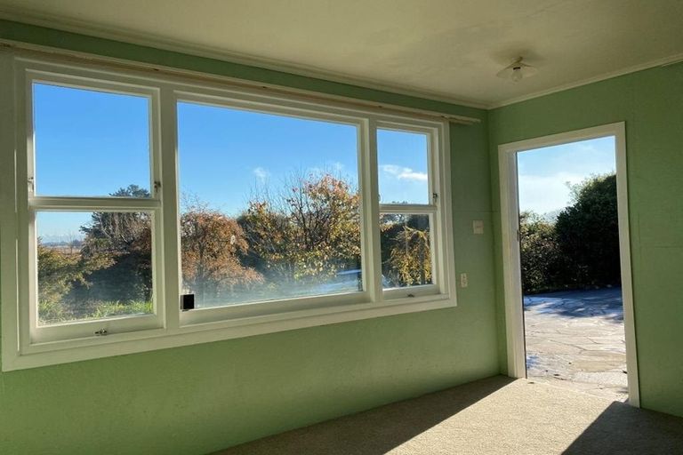 Photo of property in 413 Cashmere Road, Westmorland, Christchurch, 8025