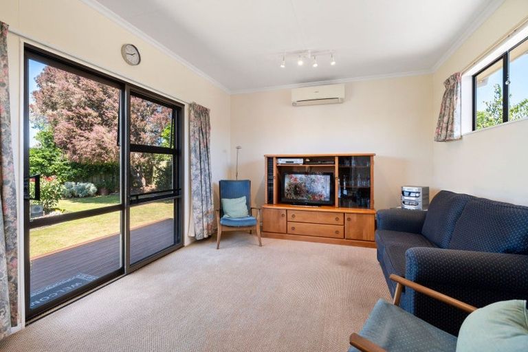 Photo of property in 18 Palliser Place, Milson, Palmerston North, 4414