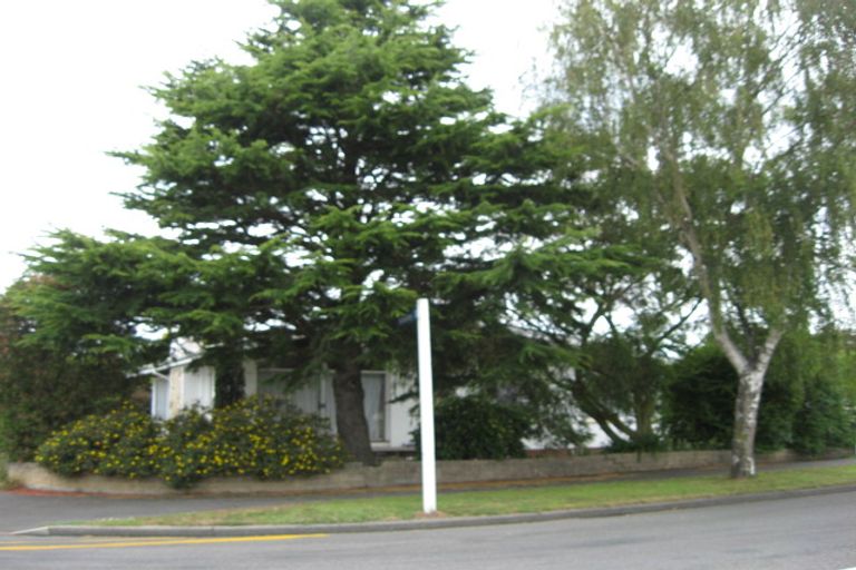 Photo of property in 110 Avondale Road, Avondale, Christchurch, 8061