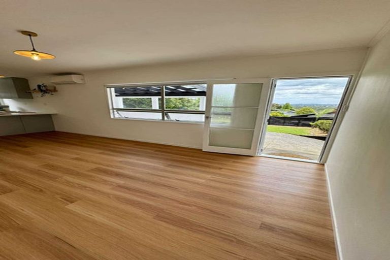 Photo of property in 3 Hartley Terrace, Massey, Auckland, 0614