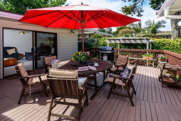 Photo of property in 9 Walpole Avenue, Hillpark, Auckland, 2102