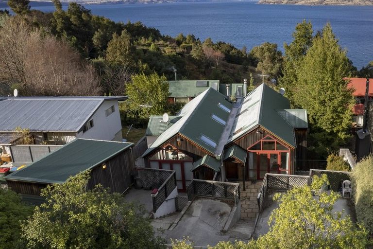 Photo of property in 22a Evergreen Place, Sunshine Bay, Queenstown, 9300