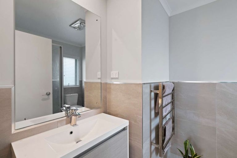 Photo of property in 30 William Wallbank Crescent, Swanson, Auckland, 0614