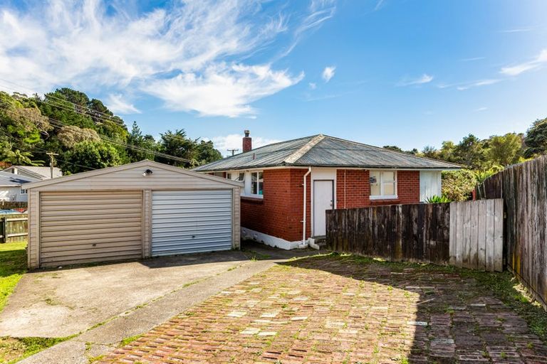 Photo of property in 28 Durham Street, Cannons Creek, Porirua, 5024