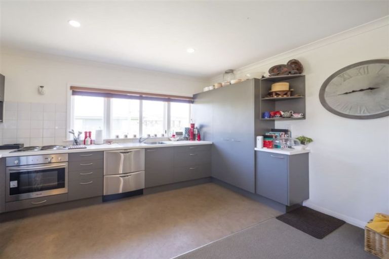 Photo of property in 10 Ohawe Terrace, Ohawe, Hawera, 4671