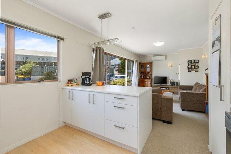 Photo of property in 11/29 James Street, Glenfield, Auckland, 0629