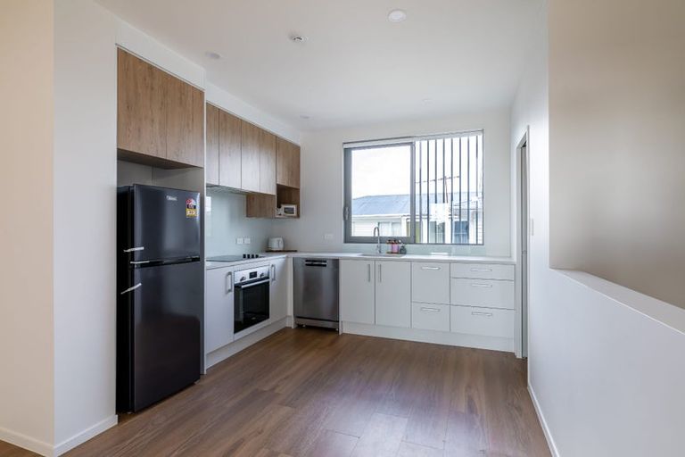 Photo of property in 4/2 Moor Avenue, Te Atatu Peninsula, Auckland, 0610